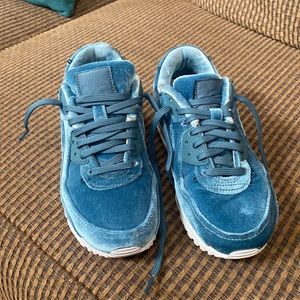 Nike Women's Air Max 90 'Lucky Charms' Turquoise DO2194-001 Size 7